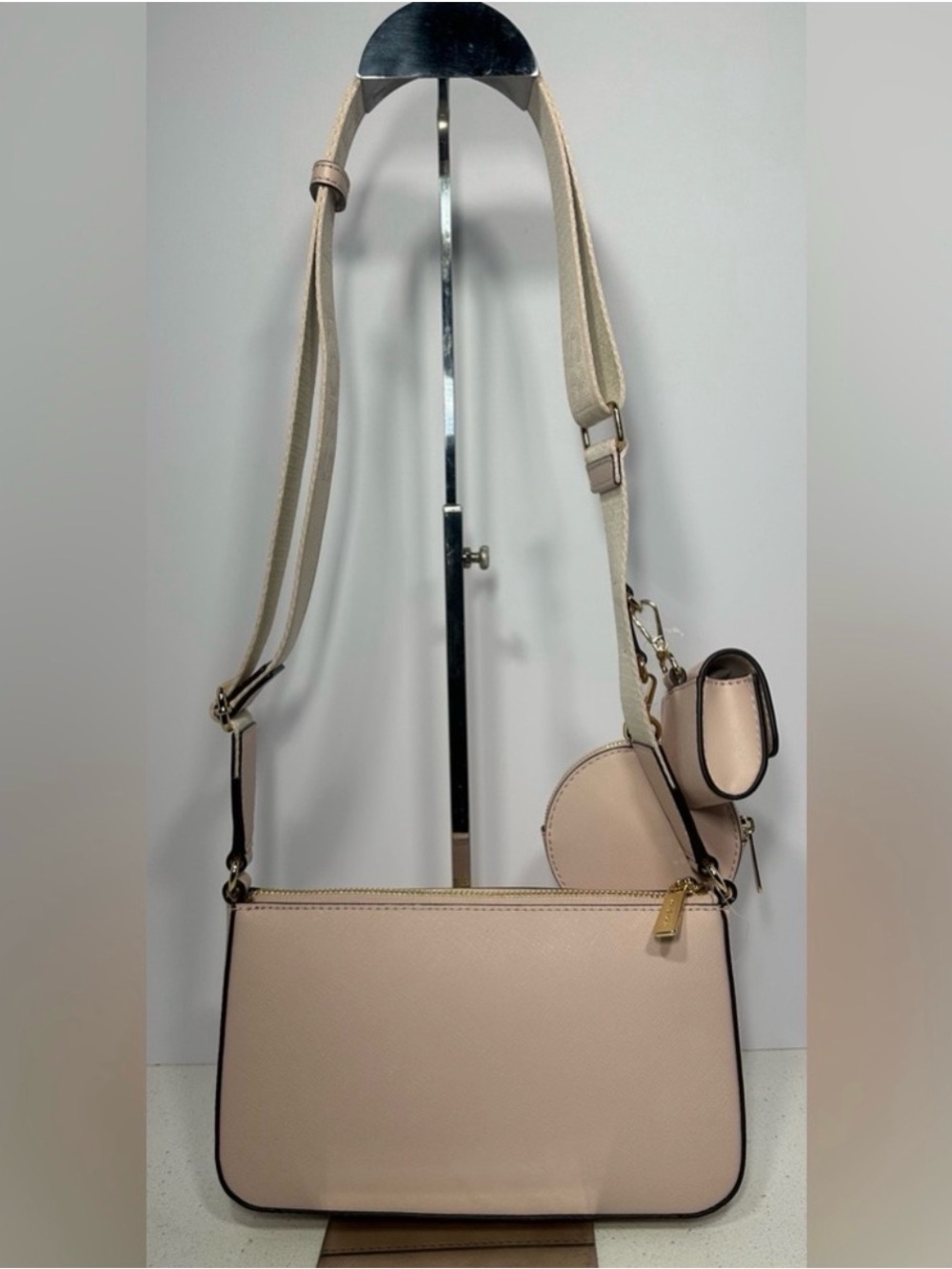 Michael Kors Jet Set small Saffiano leather crossbody bag w/earpod pro case. - Picture 7 of 7
